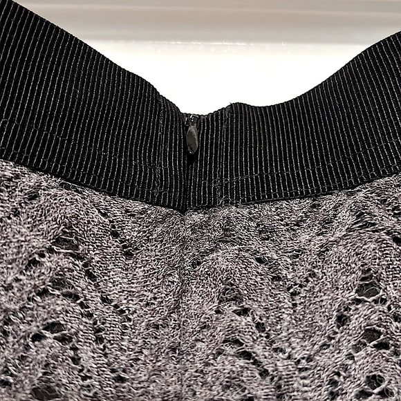 Ann Taylor Grey Crochet Pencil Skirt - Size 10 - Picture 6 of 9
